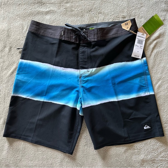 Quicksilver Men’s Boardshorts Surf Silk New Wave 19 Black & Blue - 32 Waist - Picture 4 of 9